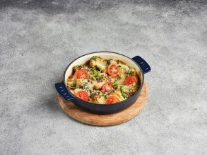 Брокколи с вялеными томатами и пармезаном