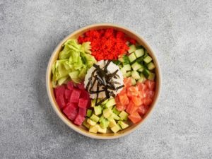 Поке с лососем и тунцом