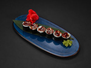 Ролл с угрём и огурцом