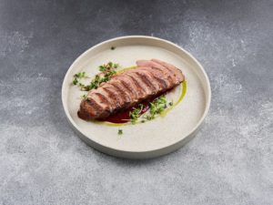 Утиная грудка с вишневым соусом