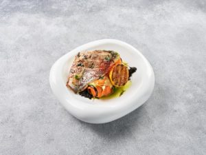 Филе дорадо с припущенными овощами