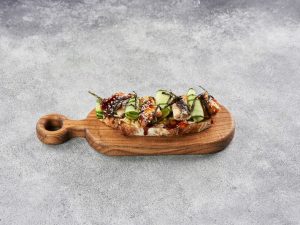 Брускетта с копчёным угрём