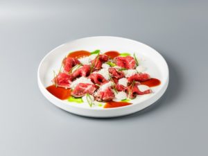 Татаки из говядины с фуагра и трюфелем