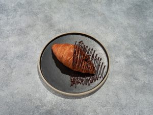 Круассан с шоколадом