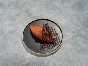 Круассан с шоколадом