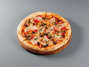 Пицца с ветчиной и грибами