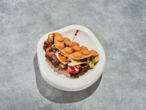 Гонконгский завтрак с говяжьим беконом