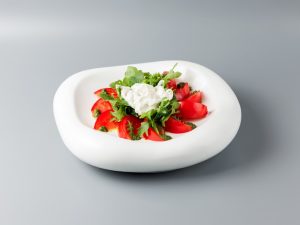 Страчателла со спелыми томатами