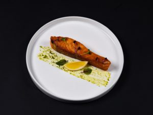 Стейк лосося на гриле/на пару