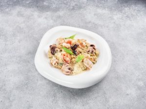 Орзотто с морепродуктами в сливочном соусе