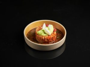 Трио тартар с кремом авокадо и соусом юдзу