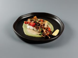 Судак на гриле с кремом шпинат- грибы