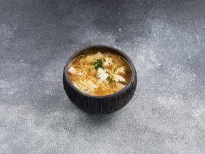 Куриный бульон с лапшой и курицей