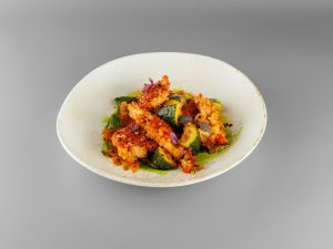 Щупальца кальмара с битыми огурцами