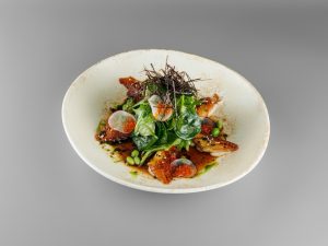 Салат с угрем, трюфелем и авокадо