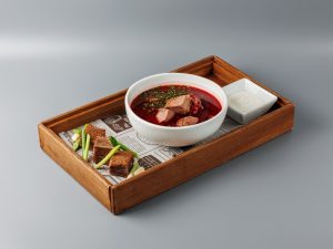 Борщ с гренками из бородинского хлеба и конским сало